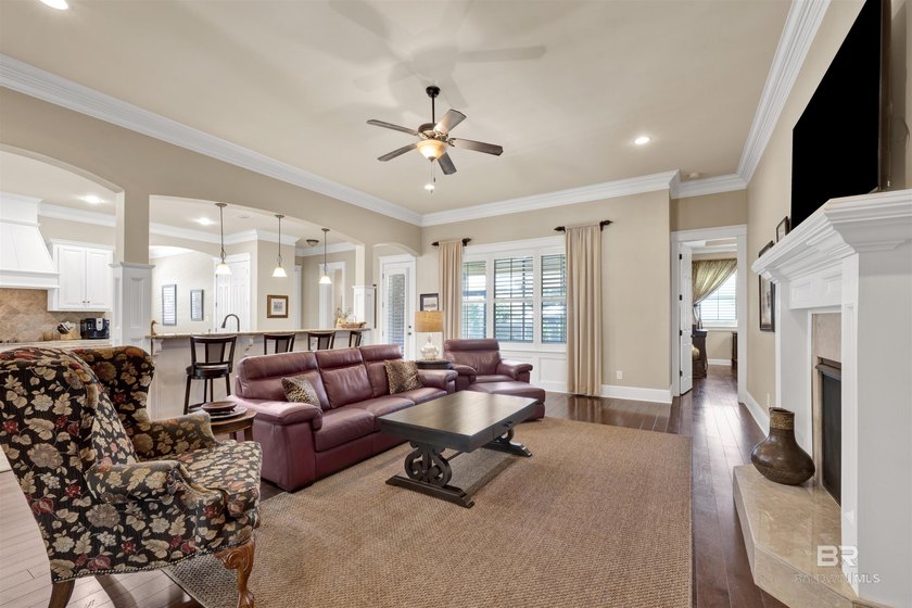 A stunning custom home in the beautiful Summer Lake community - photo 16