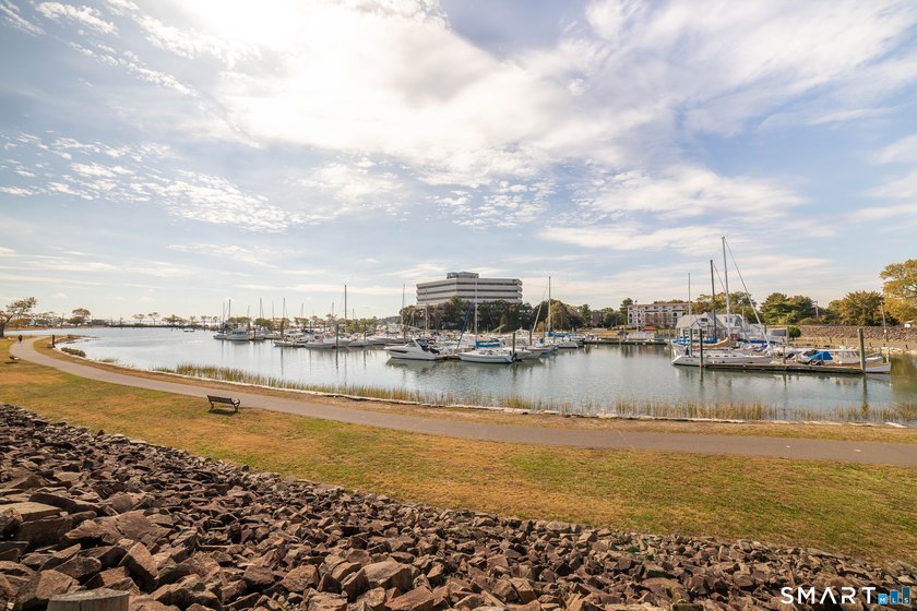Move right into this beautifully updated one-bedroom condominium - photo 16