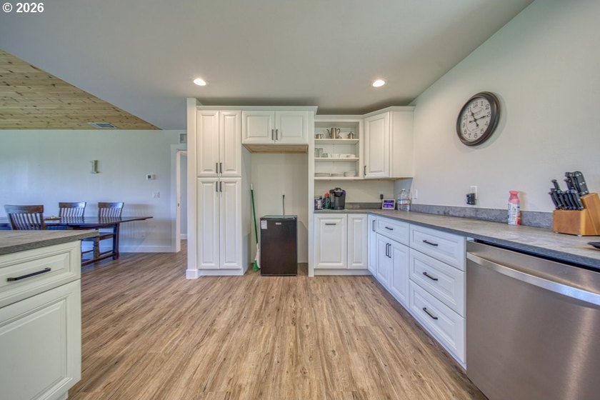Built in 2021 by a reputable local contractor, this - photo 17