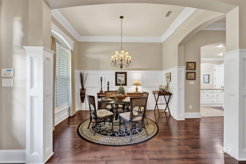 A stunning custom home in the beautiful Summer Lake community - photo 18