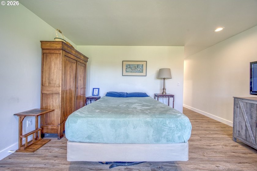 Built in 2021 by a reputable local contractor, this - photo 19