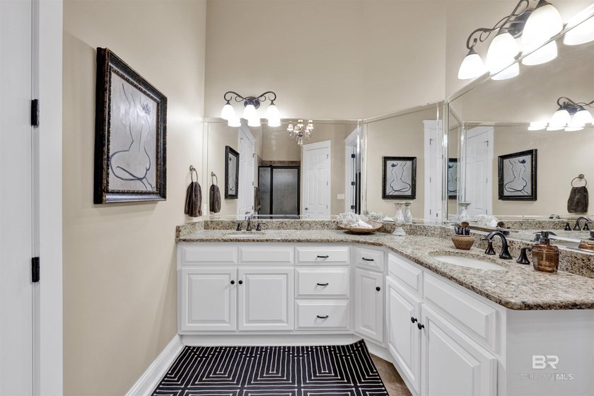 A stunning custom home in the beautiful Summer Lake community - photo 25