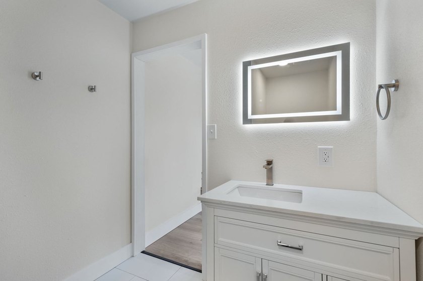 Completely remodeled and move in ready! This 3 bedroom, 2 - photo 26