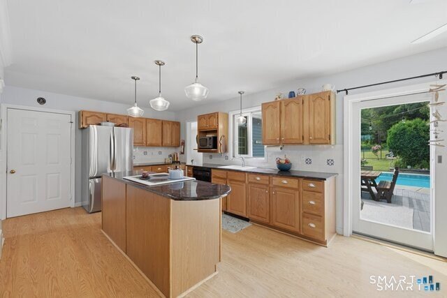 Welcome to Nursery Acres, one of the shoreline's most desirable - photo 8
