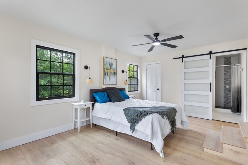 Completely remodeled and move in ready! This 3 bedroom, 2 - photo 28