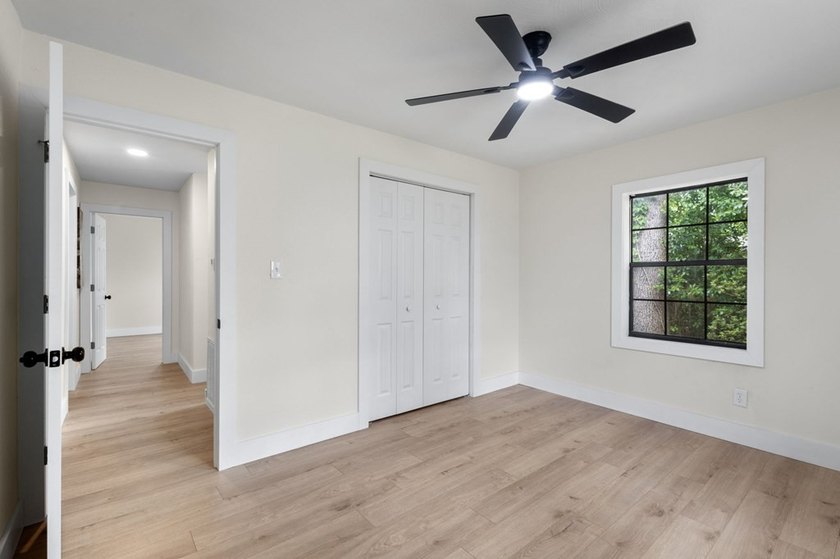 Completely remodeled and move in ready! This 3 bedroom, 2 - photo 32