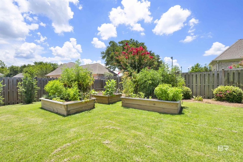 A stunning custom home in the beautiful Summer Lake community - photo 40