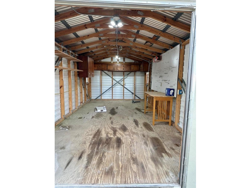 Completely remodeled and move in ready! This 3 bedroom, 2 - photo 45
