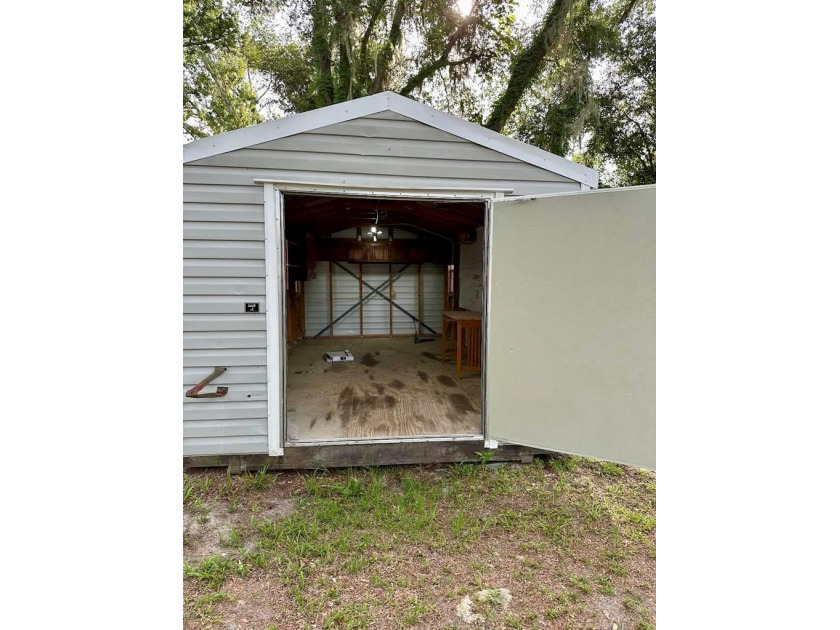 Completely remodeled and move in ready! This 3 bedroom, 2 - photo 46