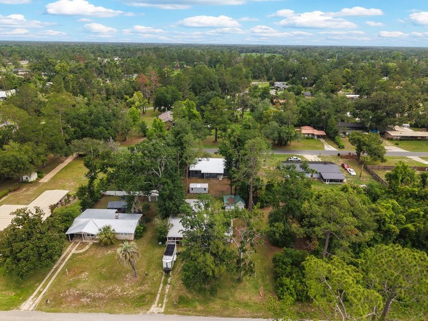 Completely remodeled and move in ready! This 3 bedroom, 2 - photo 49