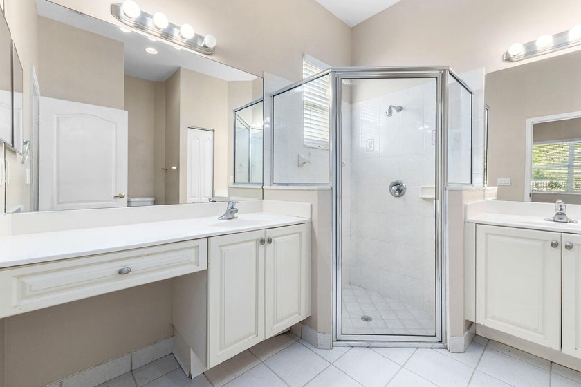 Enjoy privacy and comfort in this 3BR/2BA home with a 2-car - photo 14