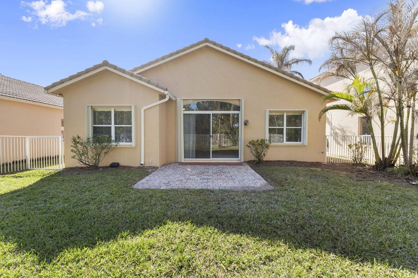 Enjoy privacy and comfort in this 3BR/2BA home with a 2-car - photo 20