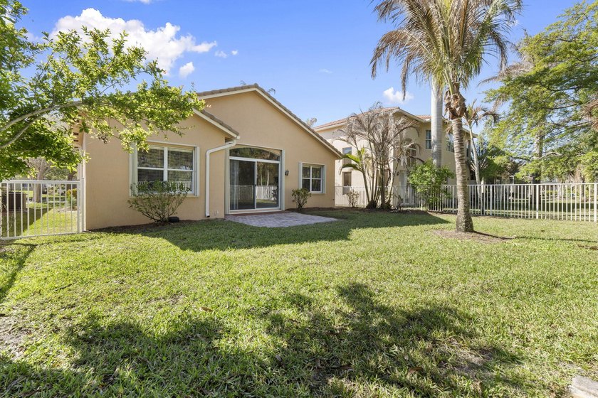 Enjoy privacy and comfort in this 3BR/2BA home with a 2-car - photo 21