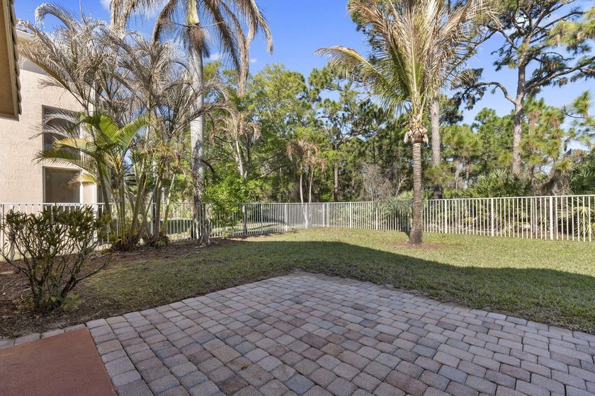 Enjoy privacy and comfort in this 3BR/2BA home with a 2-car - photo 31