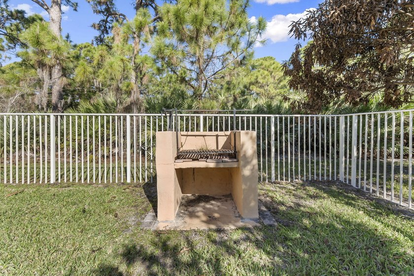 Enjoy privacy and comfort in this 3BR/2BA home with a 2-car - photo 32