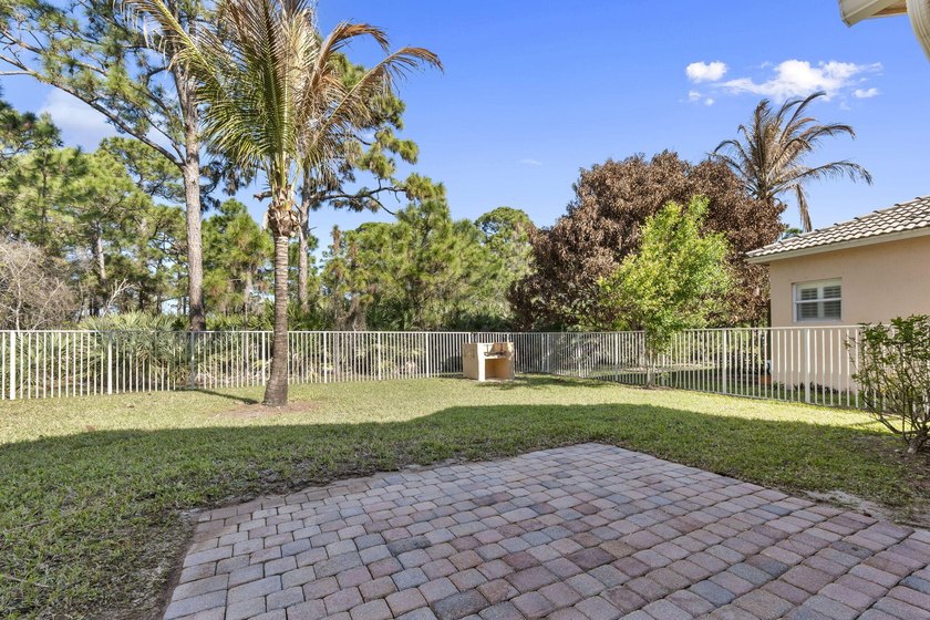 Enjoy privacy and comfort in this 3BR/2BA home with a 2-car - photo 33