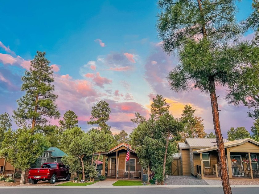 A beautifully appointed park model home that offers everything - photo 31