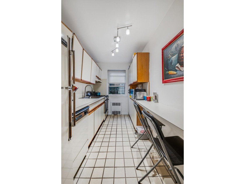 Lovely spacious one bedroom apartment (front facing). Large - photo 9