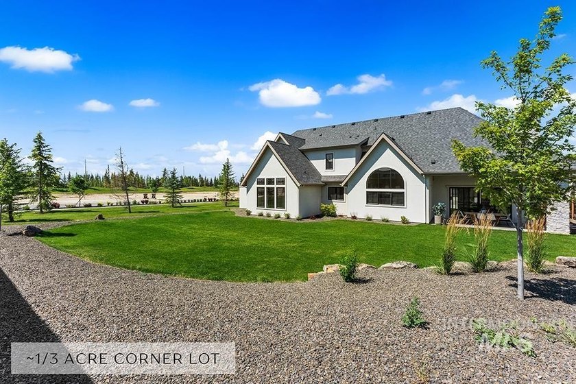 A stunning custom home in the esteemed Terra View community, set - photo 2