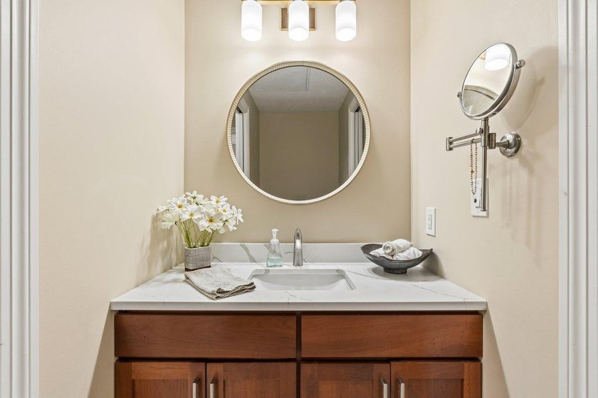 Modern Luxury with European Charm - Fully Updated *Unicorn* Unit - photo 20