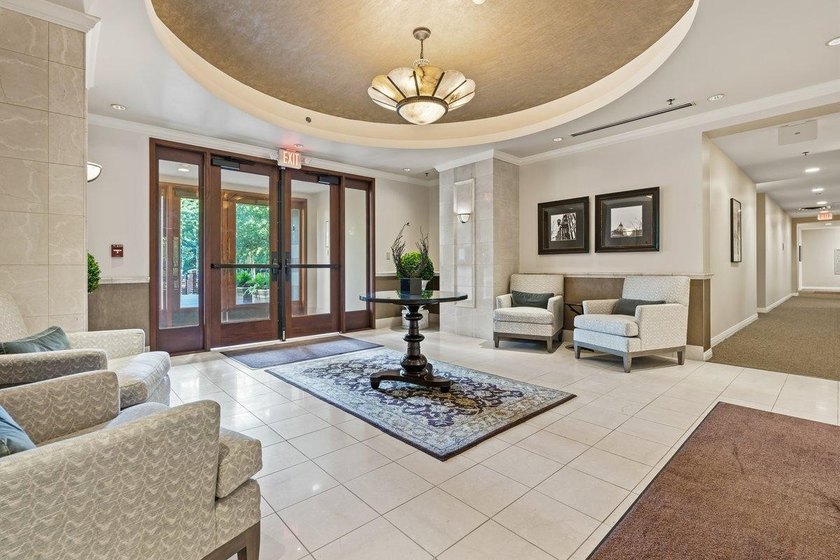 Modern Luxury with European Charm - Fully Updated *Unicorn* Unit - photo 24
