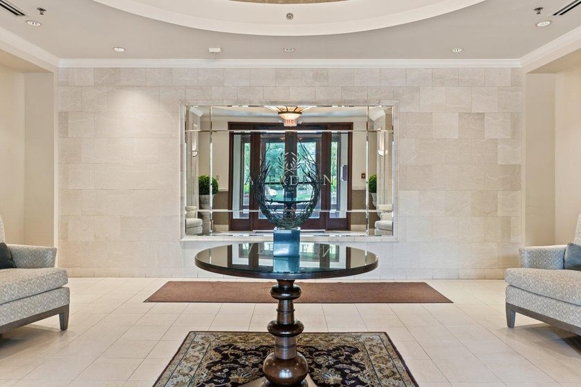 Modern Luxury with European Charm - Fully Updated *Unicorn* Unit - photo 25
