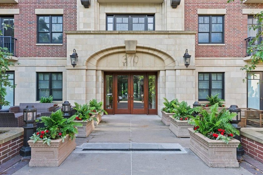 Modern Luxury with European Charm - Fully Updated *Unicorn* Unit - photo 26