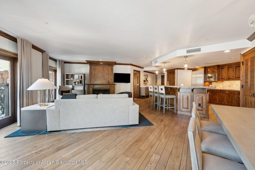 2024 renovations completed (including new decor, furniture - photo 6