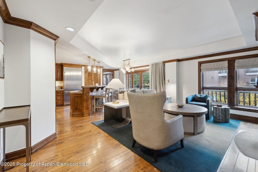 2024 renovations completed (including new decor, furniture - photo 7