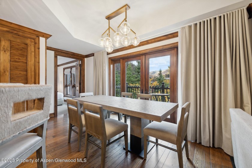 2024 renovations completed (including new decor, furniture - photo 8