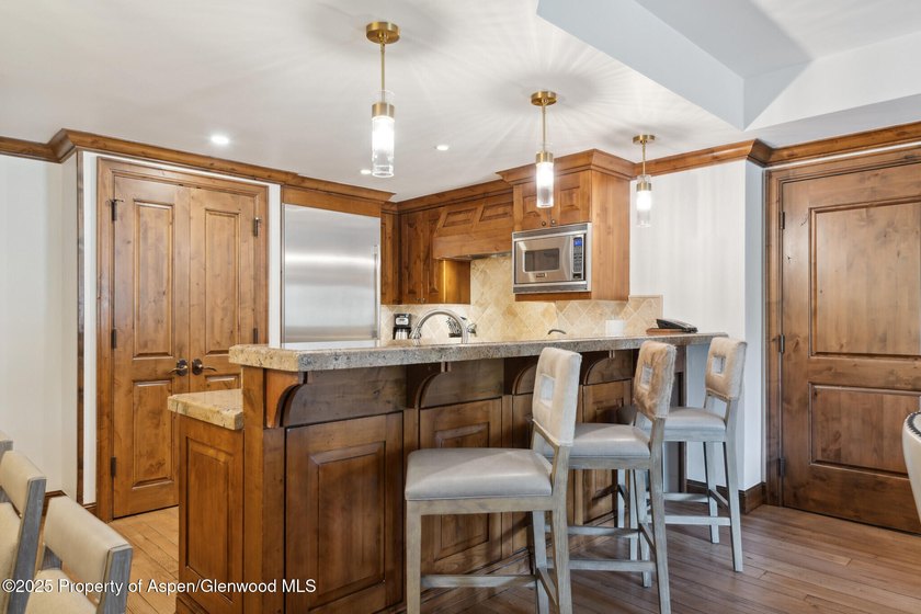 2024 renovations completed (including new decor, furniture - photo 7