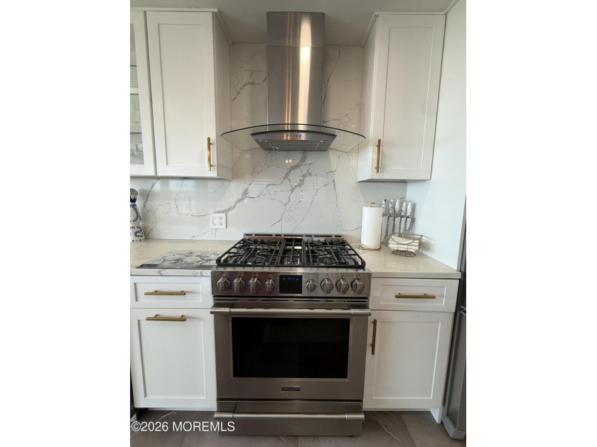 Rare opportunity to own this gorgeous oceanfront/ocean view - photo 12