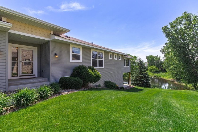 Single-level living with water views and a walk-out basement! - photo 3