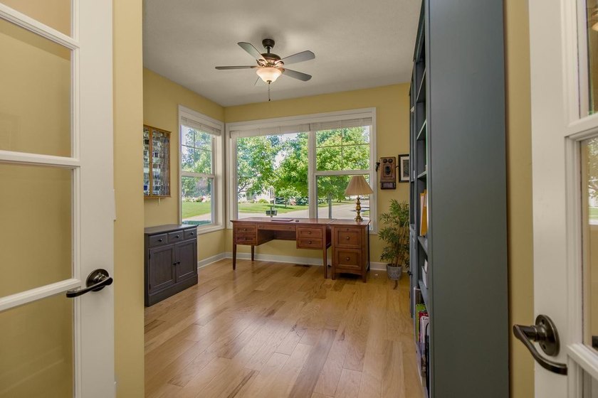 Single-level living with water views and a walk-out basement! - photo 4