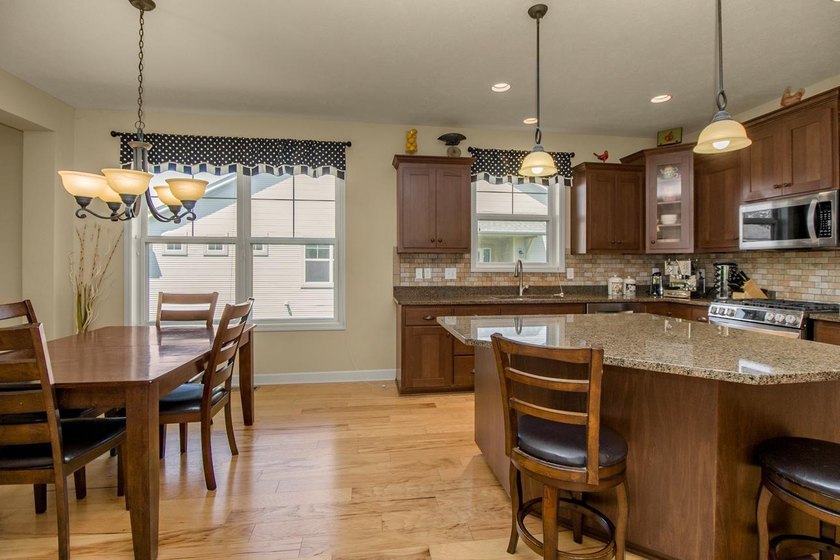 Single-level living with water views and a walk-out basement! - photo 8