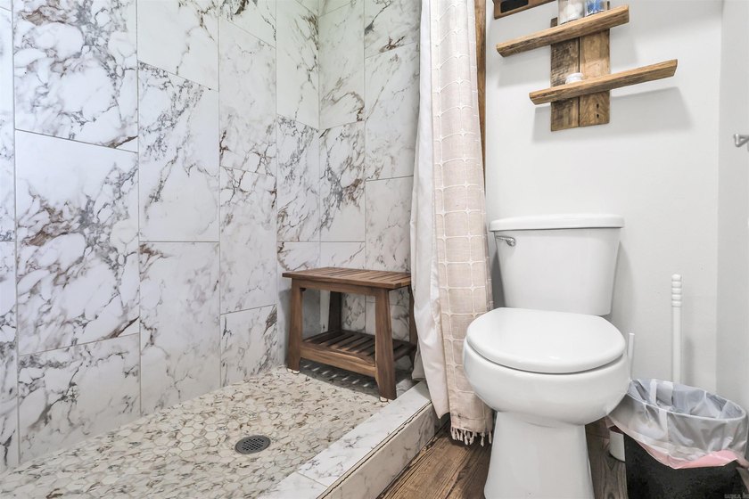 This completely remodeled 4 bedroom 2 bath, fully furnished home - photo 25