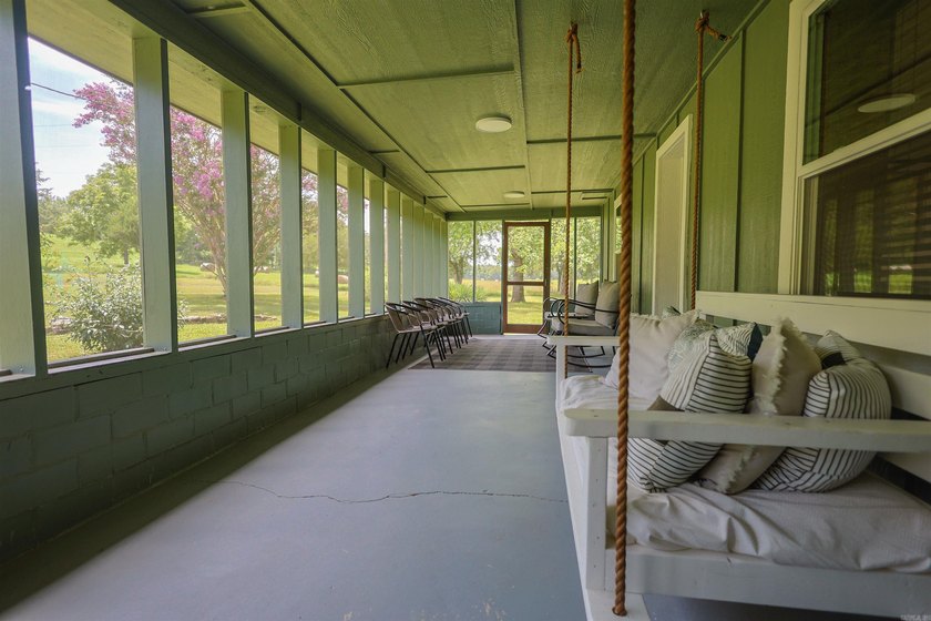 This completely remodeled 4 bedroom 2 bath, fully furnished home - photo 29
