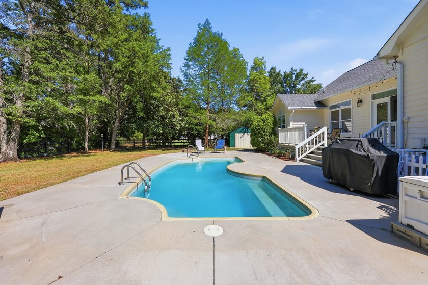 Saltwater pool, golf-course frontage, and oak hardwoods - photo 42