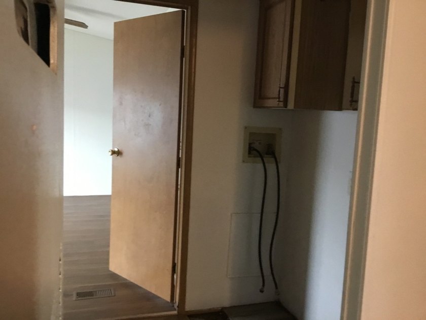 Well-maintained 2BR/2BA mobile home located just minutes from - photo 11