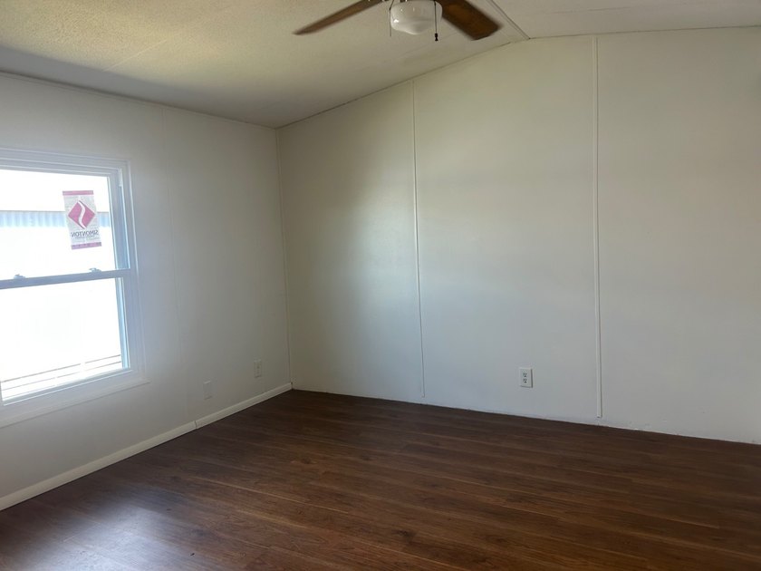 Well-maintained 2BR/2BA mobile home located just minutes from - photo 12