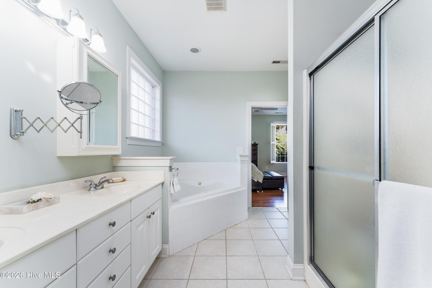 Beautiful brick home tucked away on a private cul-de-sac lot in - photo 14