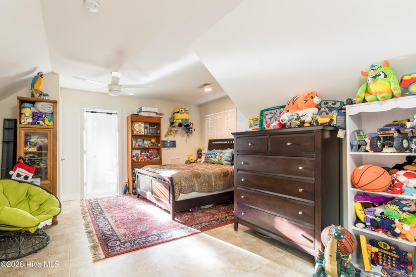 Beautiful brick home tucked away on a private cul-de-sac lot in - photo 17