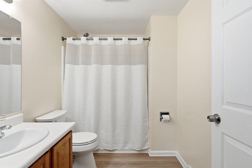 This move-in-ready Colchester Village condo offers fresh paint - photo 17