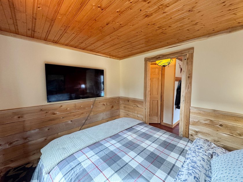 Beautiful 4-bedroom 1.5 bath home close to ATV trails. If you've - photo 19