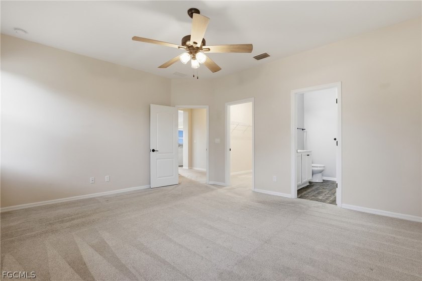 APPROVED SHORT SALE! Spacious and move in ready! This - photo 20