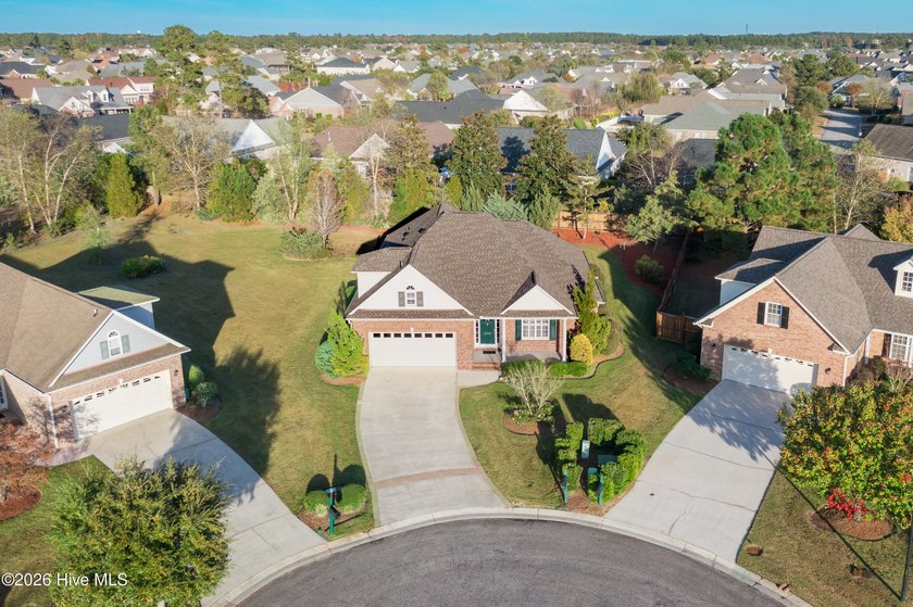 Beautiful brick home tucked away on a private cul-de-sac lot in - photo 20