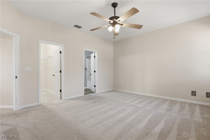 APPROVED SHORT SALE! Spacious and move in ready! This - photo 21
