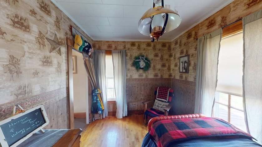 Beautiful 4-bedroom 1.5 bath home close to ATV trails. If you've - photo 21