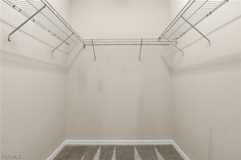 APPROVED SHORT SALE! Spacious and move in ready! This - photo 24
