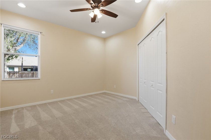 APPROVED SHORT SALE! Spacious and move in ready! This - photo 25